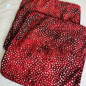 ❤️ Festive Red Holiday Pillow Covers